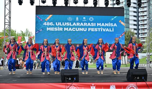 Uluslararası Halk Dansları Toplulukları Manisa’yı Büyüledi