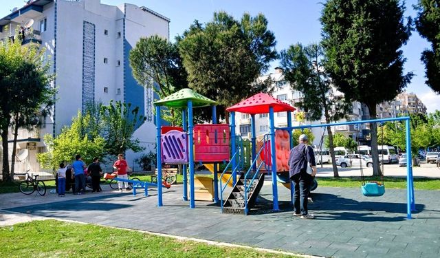 Efeler'de parklar yenileniyor