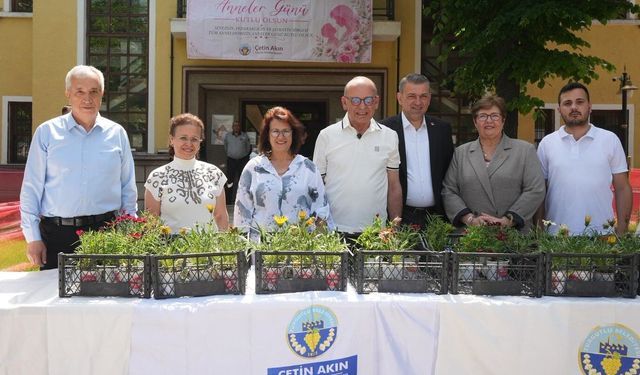 Başkan Çetin Akın'dan Anneler Günü'nde anlamlı kutlama