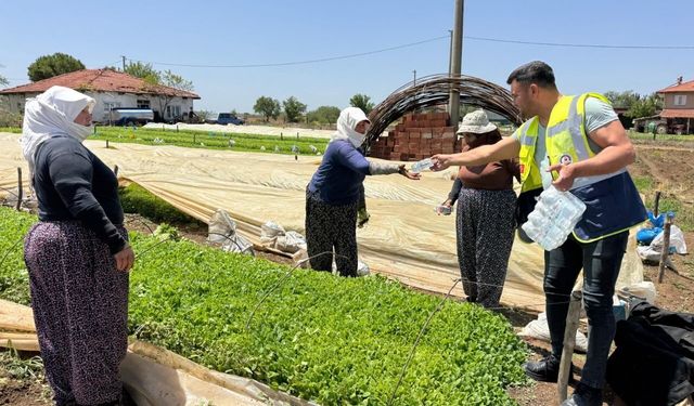 Büyükşehir mobil ikram filosu rotasını tarlalara çevirdi