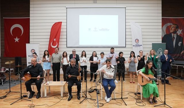 Büyükşehir’in engelsiz sahnesinde şiir ve türkü buluşması