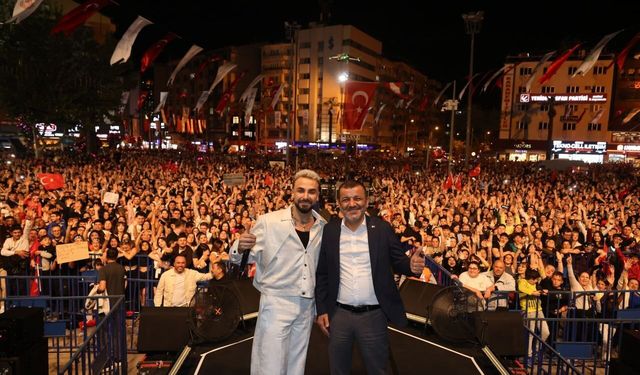Sevilen sanatçı Sefo Denizli’yi salladı