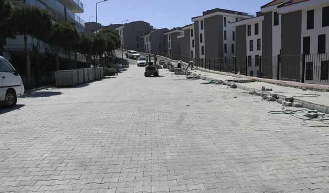 Kuşadası'nda yol yatırımları sürüyor