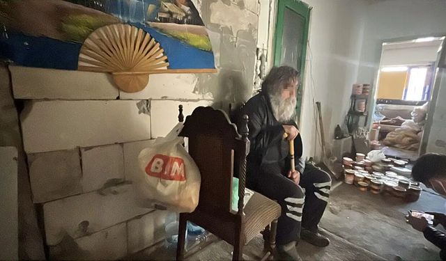 Gebze’de çöp ev skandalı: 1 yıldır evden çıkmıyor!