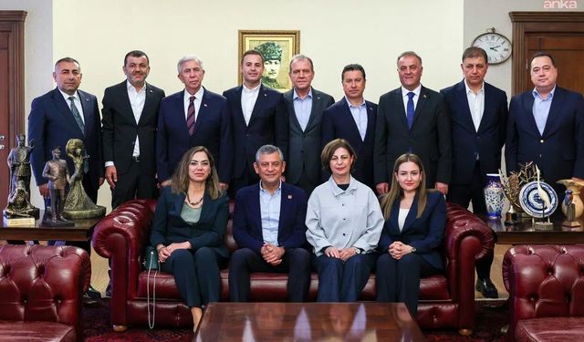 CHP’li başkanlardan Özgür Özel’e tam destek
