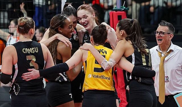 VakıfBank’tan tarihi geri dönüşle final bileti