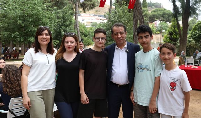 Başkan Anıl Yetişkin Efeler'i gençliğin kenti yapıyor