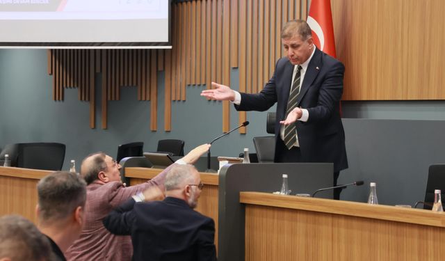 İZSU Kurulu'nda 'dudak okuma' tartışması