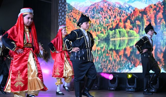 Anadolu’nun renkleri Manisa’da sahneye taşındı