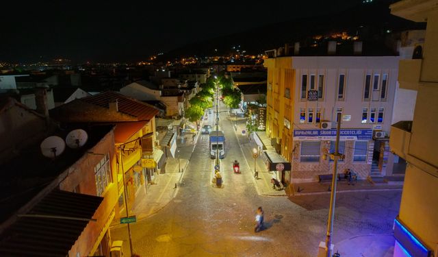 Milas'ta Menteşe Caddesi ışıl ışıl