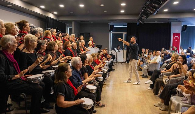 Bornova'nın çınarları diplomalarını aldı