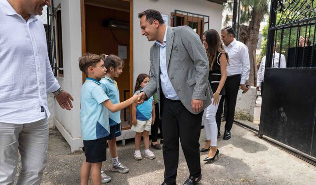 Bornovalı minik eller toprakla buluşuyor