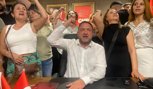 Gümrükçü İl Binasına gece yarısı girdi.
