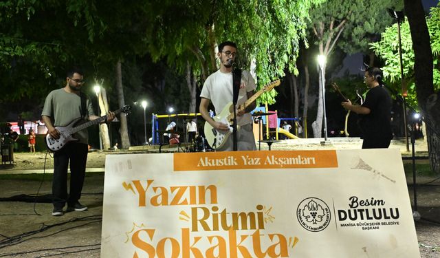 Akustik Yaz Akşamları Manisa'yı coşturdu