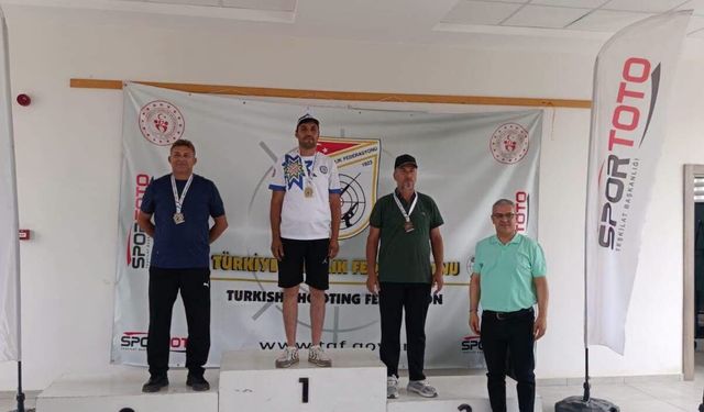 Büyükşehir sporcularından çifte başarı