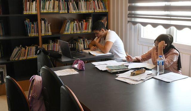 Kuşadası Belediyesi'nden gençlere yaz desteği