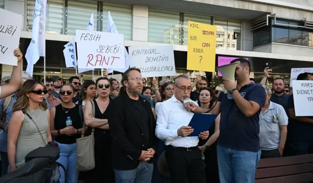 Karşıyaka’da asansör gerginliği..