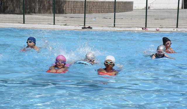 Kuşadası’nda minikler için yaz demek, spor demek