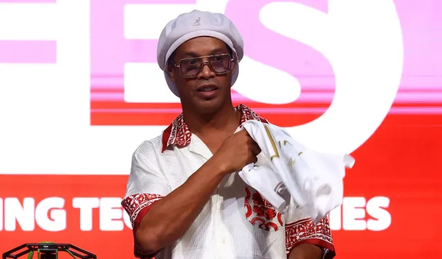 Ronaldinho 46 yaşında sahalara dönüyor