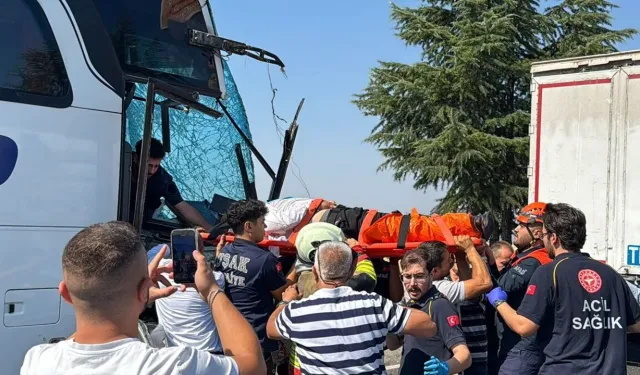 Uşak'ta feci kazada 8 yaralı!