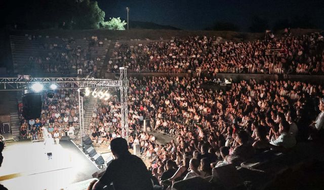 Bergama'da tiyatro festivali sona erdi