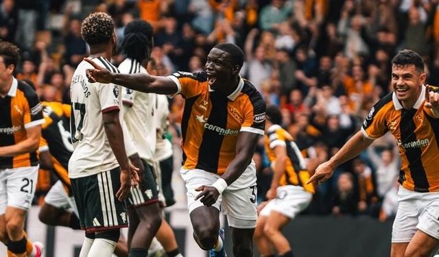 Hull City, Manchester United'ı iki golle geçti
