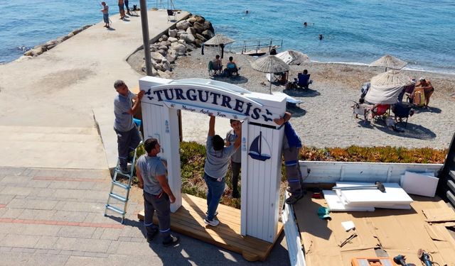 “Maviye Açılan Kapı” Turgutreis Sahilinde Yerini Aldı