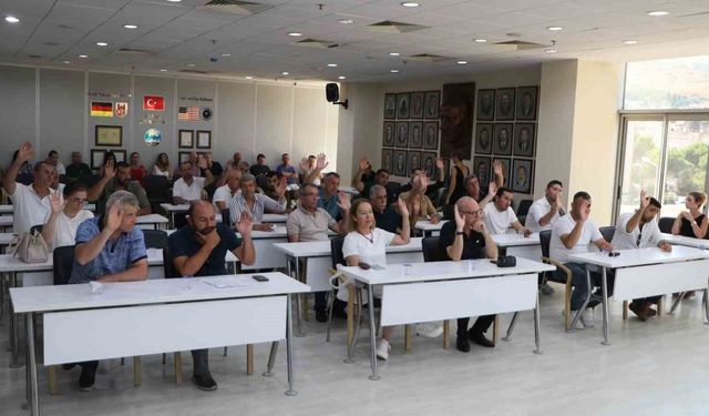 Söke CHP’de 8 meclis üyesi istifa etti