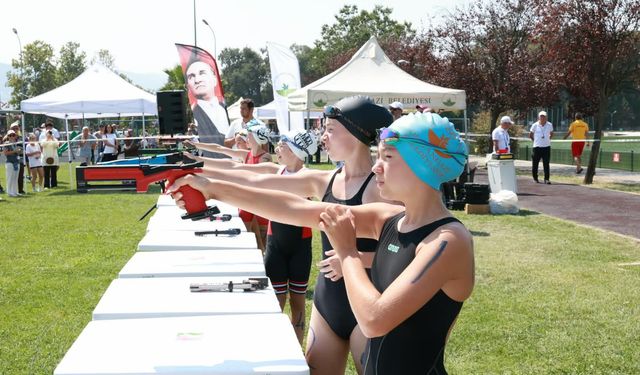 Triathle yarışları Osmangazi’de nefes kesti