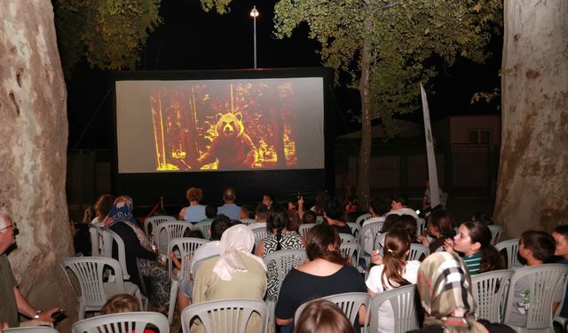Osmangazi’de Yazlık Sinema Çocukları Buluşturdu
