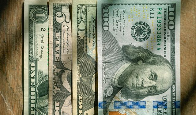 Dolar yatay başladı: Gözler OVP ve faiz kararında