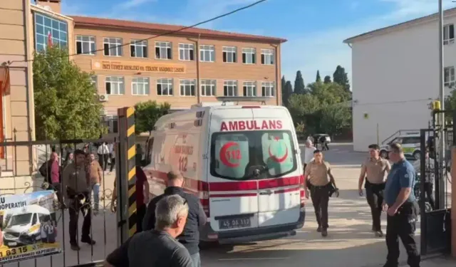 Manisa’da okul önünde silahlı saldırı.. !