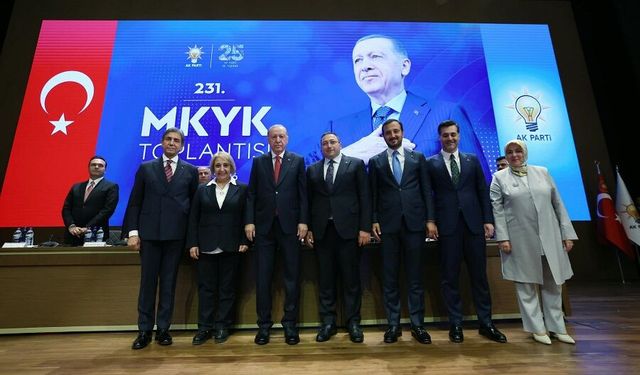 Başkan Vekili AKP Genel Merkezi’ne gitti