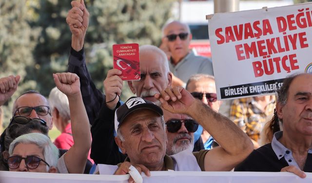 Emekliler, Anayasal hakkı olan ‘seyyanen zam’mı istiyor!