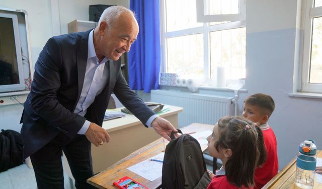 Seferihisar Belediyesi’nden öğrencilere kırtasiye desteği