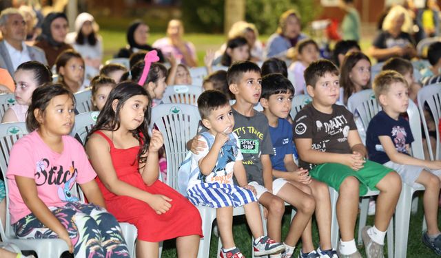 Soğukkuyu Parkı’nda çocukların sinema keyfi