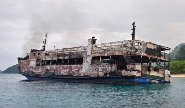 Filipinler açıklarında feribot yangını: 5 ölü, 87 kayıp