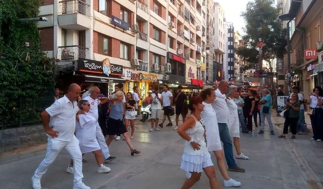 Doğa ile Barış sanat programı İzmir'de devam ediyor