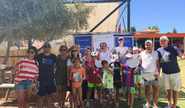 Çeşme'de çocuklar "Barışa yelken açtı"