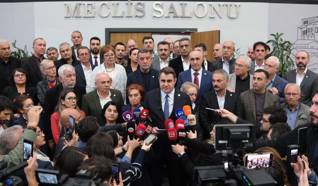 28 İlçe Başkanı Çağatay Güç'ün yanında