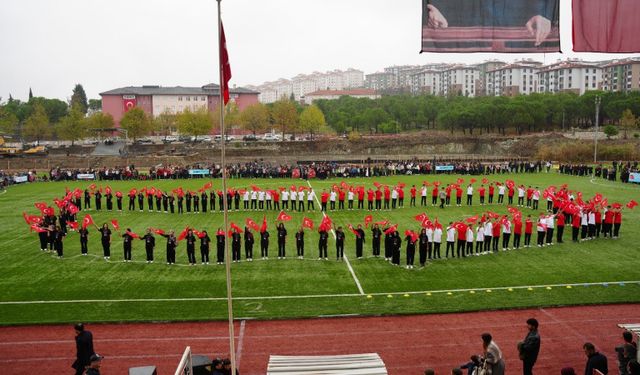 Sındırgı’da Cumhuriyet Bayramı coşkusu stadyuma taştı