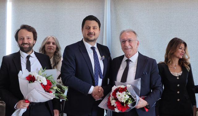 İzmir Barosu’nda devir teslim töreni yapıldı