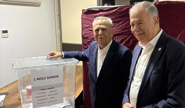 Aziz Kocaoğlu oyunu Urla'da kullandı
