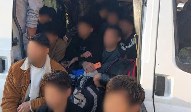 İzmir’de durdurulan araçtan 34 düzensiz göçmen çıktı