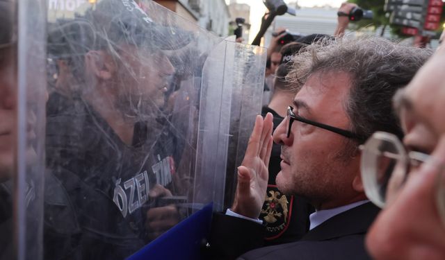 Demokrasi ve Cumhuriyet yürüyüşüne polis engeli!