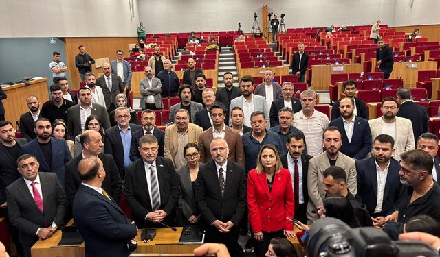 Yeni Parti’den meclis protestosu: Oturum ertelendi!