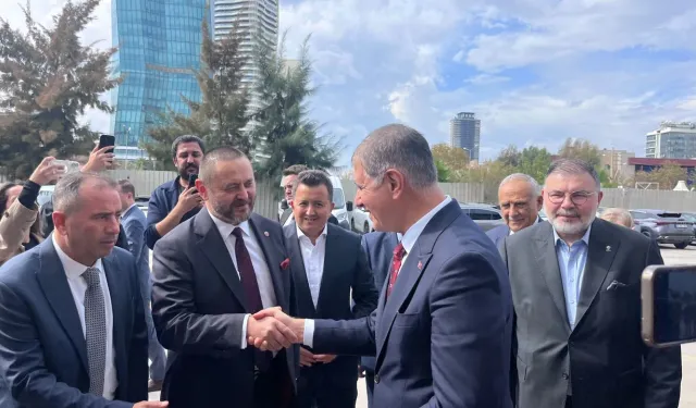 Cemil Tugay’dan AK Parti İzmir İl Başkanlığına ziyaret