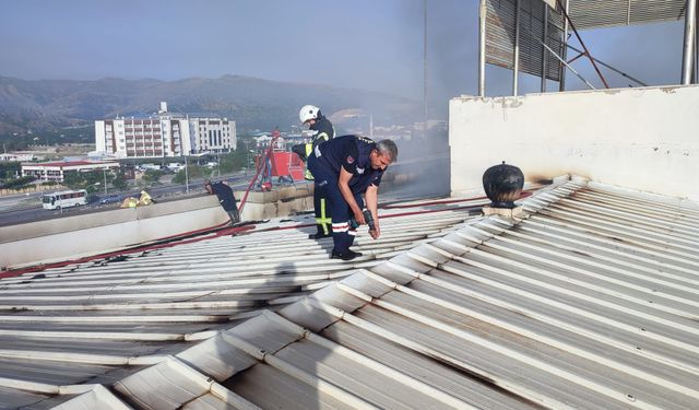 Otel yangını söndürüldü: 6 kişi hastanelik oldu