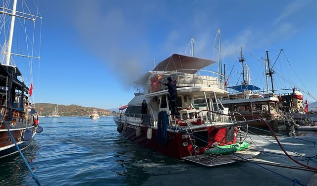 Fethiye'de tekne yangını... Onlarca tekne son anda kurtuldu