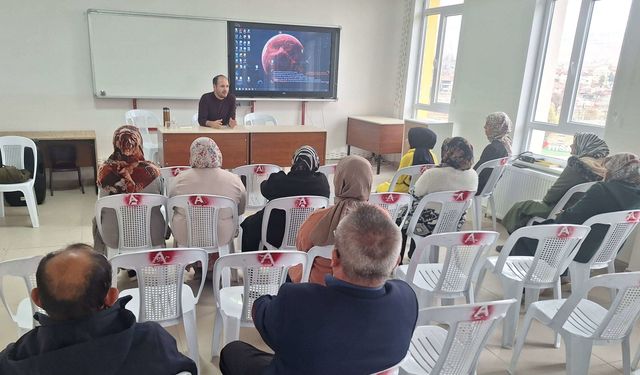 Hisarcık'ta velilere teknoloji bağımlılığı ve akran zorbalığı semineri